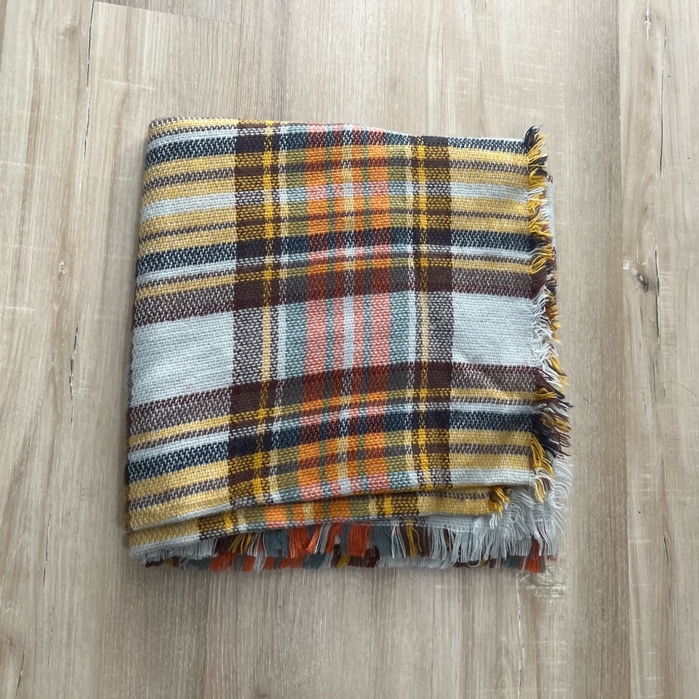 Plaid Patterned Scarves Set - Picture 3 of 6